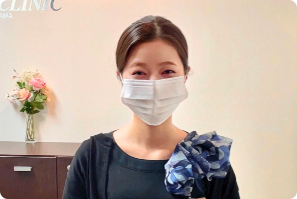 受付の女性